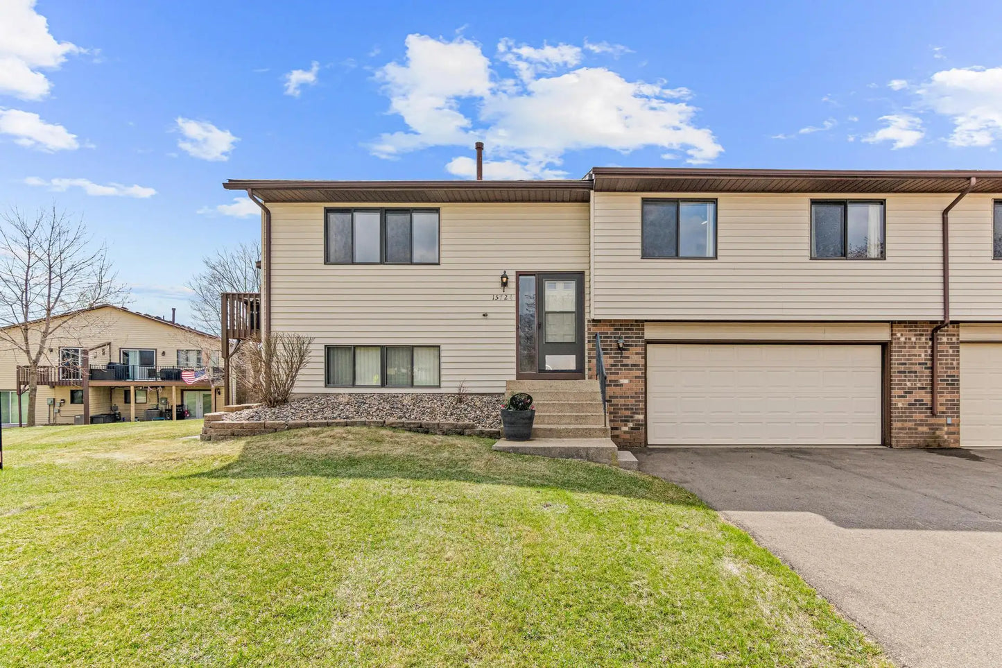 15724 Griffon Court, Apple Valley, MN 55124