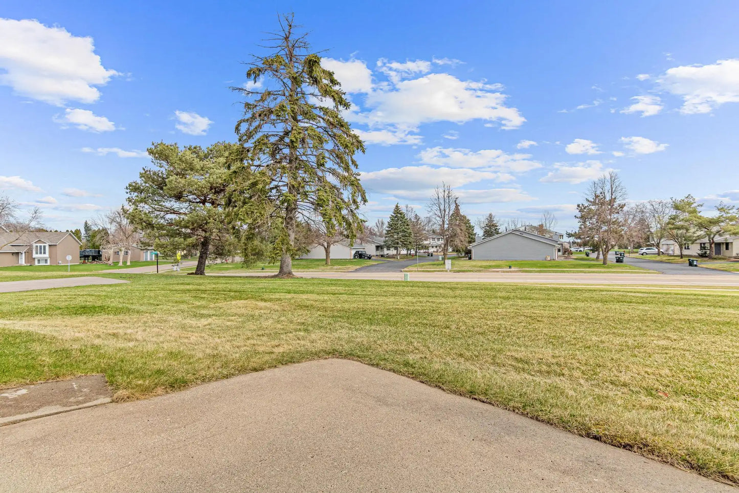 15724 Griffon Court, Apple Valley, MN 55124