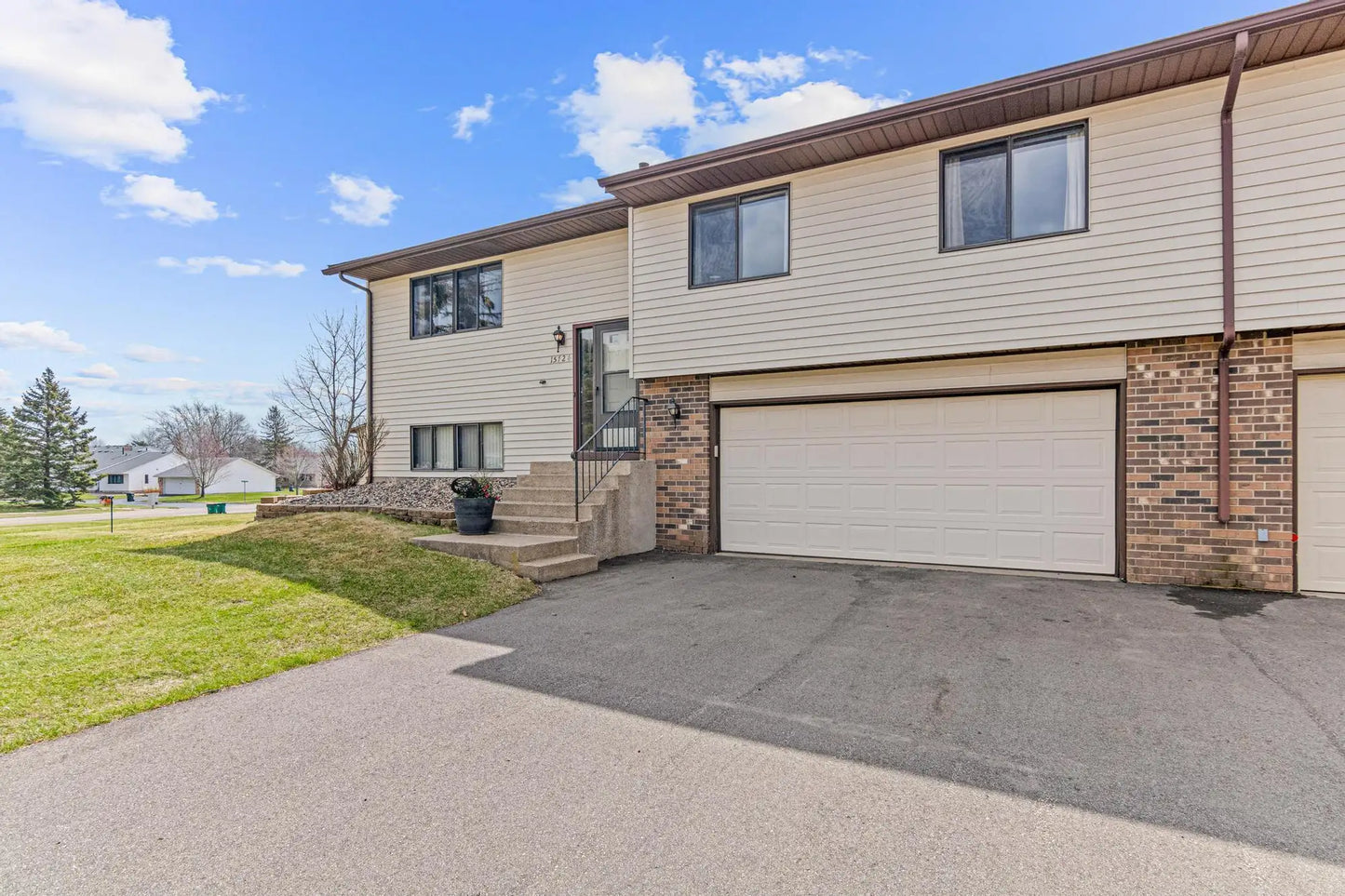 15724 Griffon Court, Apple Valley, MN 55124