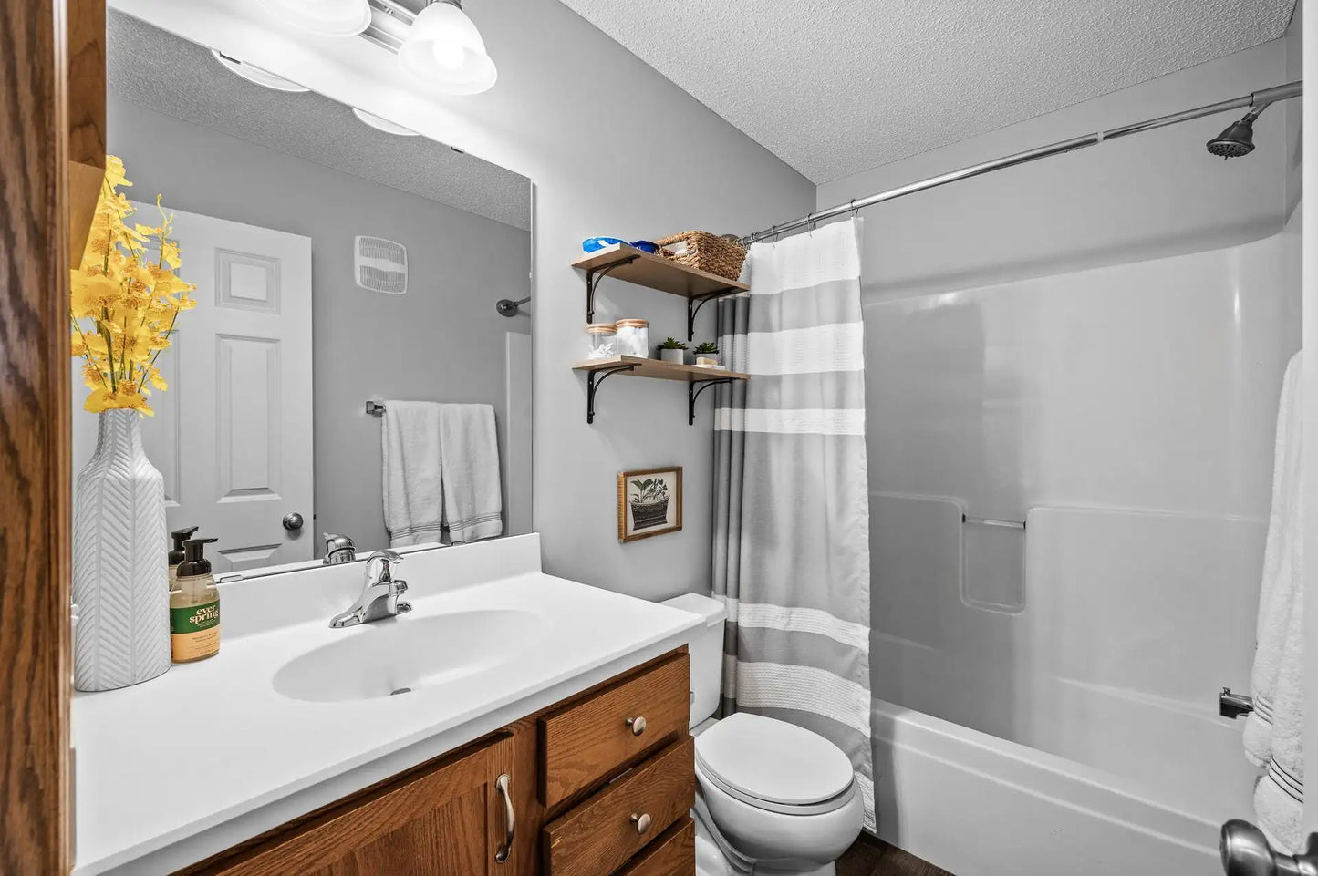 4615 Victor Path, Hugo, MN 55038